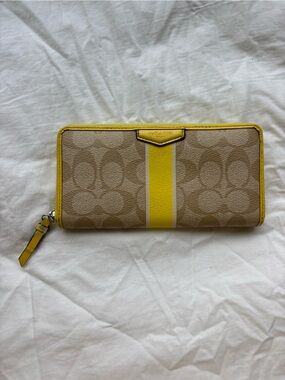 Coach Signature Canvas Varsity Stripe Long Zip Around Wallet - Yellow/Khaki